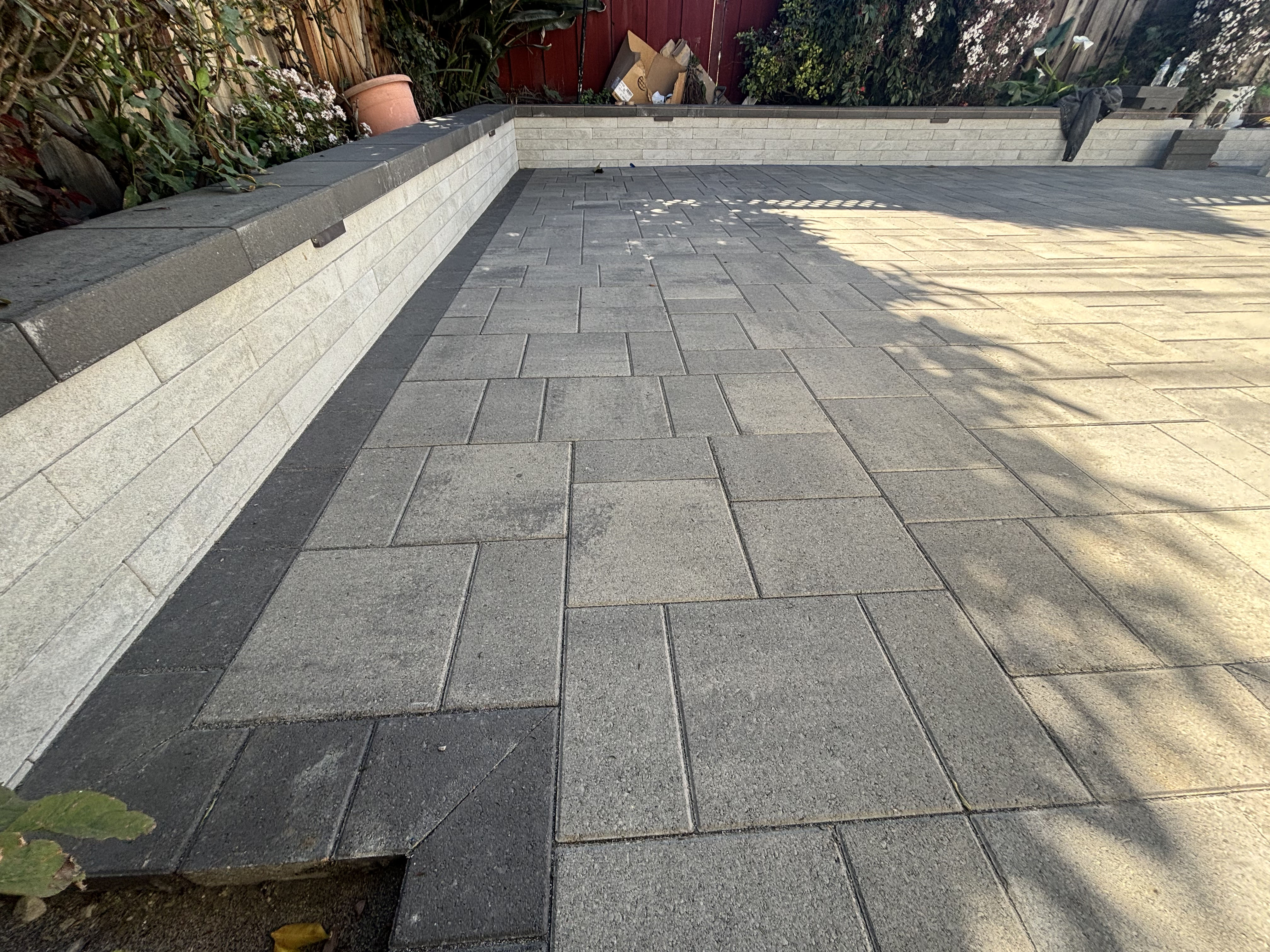 Paver patio and retaining wall installation completed by Garescape in Sunnyvale